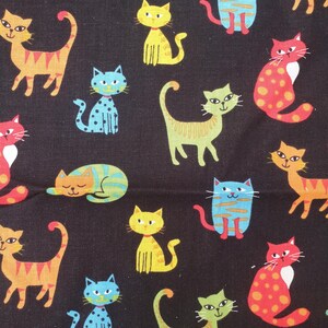 Tissu britannique 100 % coton avec des chats Patchwork au bout du rouleau Fond noir Rayé multicolore Multicolore rouge vert bleu orange