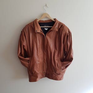 veste en cuir marron vintage, veste en cuir 90 s, cosa nova, cuir de qualité, épaulettes, élégant, grunge doux, taille XL pour homme