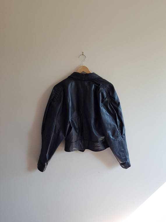 Vintage women's leather jacket, crop top, short l… - image 3