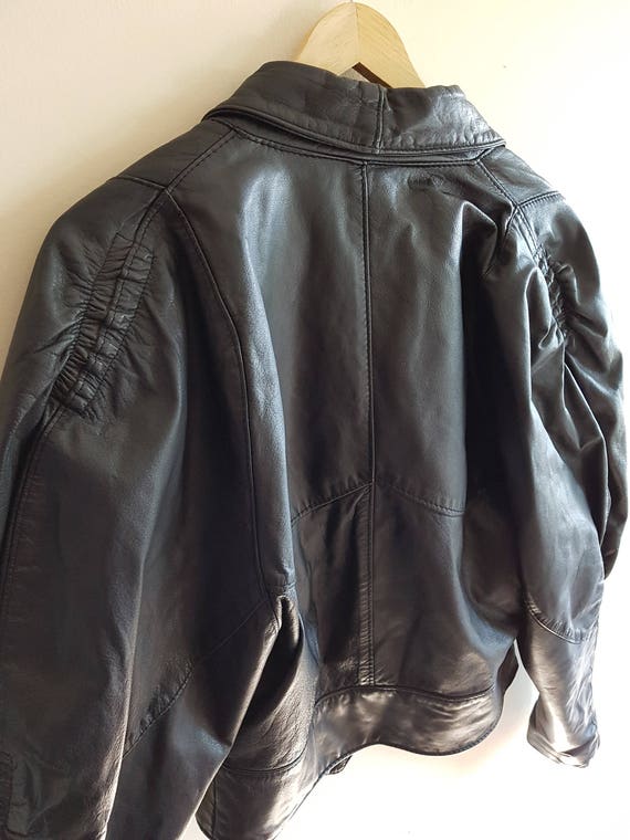 Vintage women's leather jacket, crop top, short l… - image 4