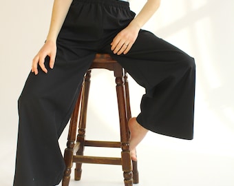 PANTALON EN MOUSSELINE/LIN, Pantalon en lin noir, pantalon de coupe libre avec une bande élastique, pantalon minimaliste noir