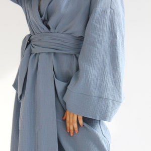 KIMONO PLUS SIZE, robe longo de quimono, quimono clássico japonês de musselina azul de praia feito à mão, roupão feminino de manga comprida para despedida de solteira, robe de noiva