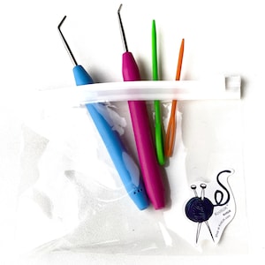 Knitting Loom Hook Set of 2 Soft-Grip Hooks. Blue & Pink