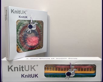 Confezione combinata KnitUK: set da 4 tondi e lunghi. Sono inclusi pioli extra da montare.