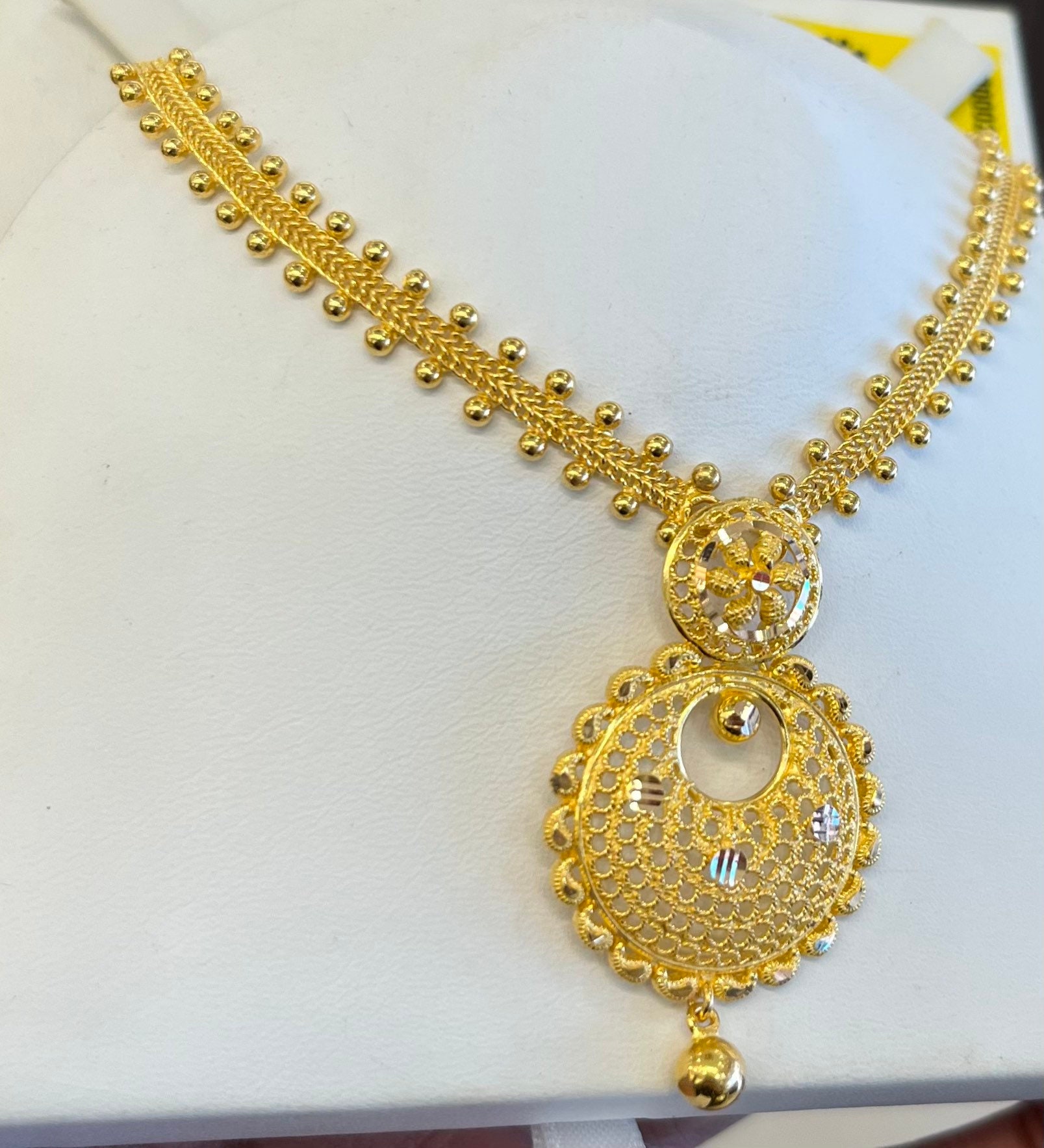 Gold pendant choker sale