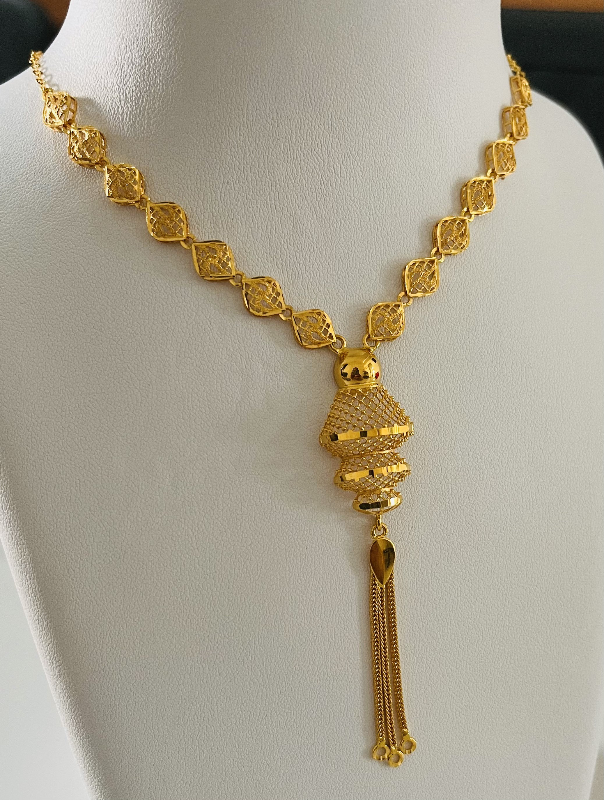 916 on sale gold choker