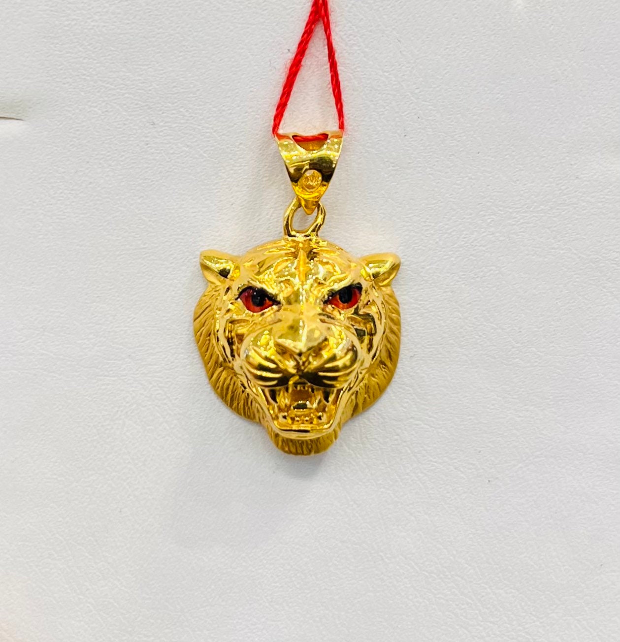 Gold tiger deals head pendant