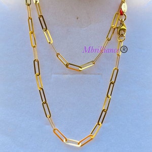 Puede incluir: Un collar de cadena de oro con cierre de mosquet&oacute;n. La cadena est&aacute; hecha de eslabones ovalados.