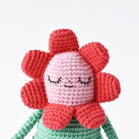Flower Gal & Bee Crochet Pattern Tiny Curl Amigurumi Pattern