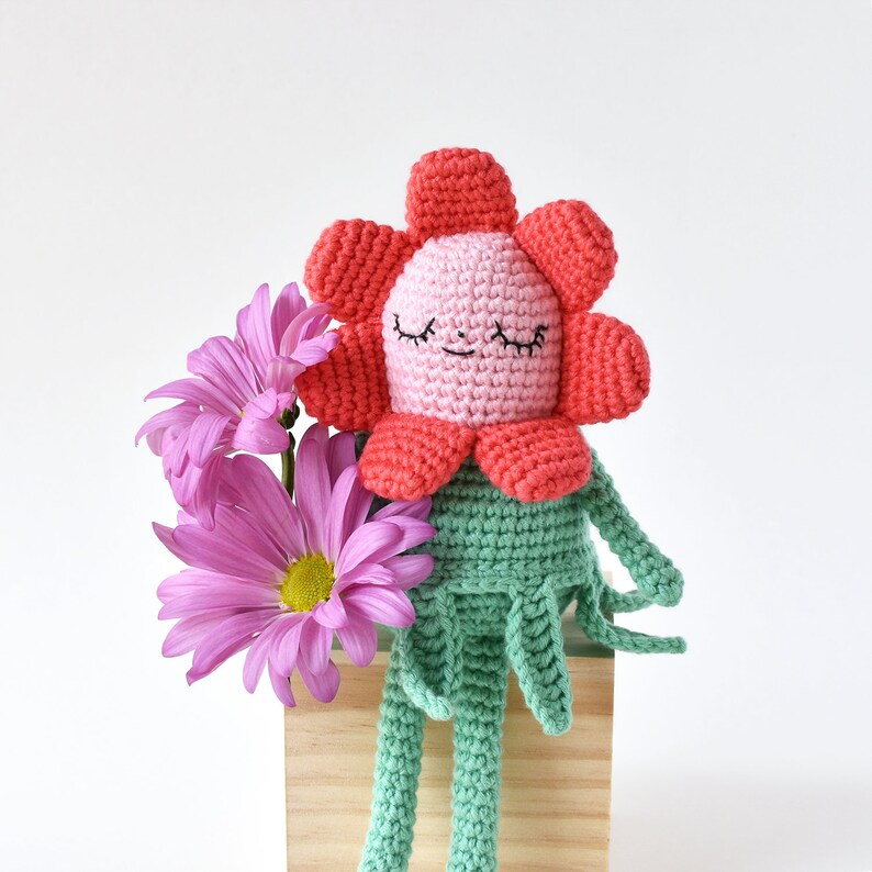 Flower Gal & Bee Crochet Pattern Tiny Curl Amigurumi Pattern, Flower Amigurumi Pattern, Flower Crochet Pattern, Bee Crochet Pattern image 3