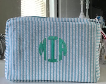 Personalisierte hellblaue Seersucker Kosmetiktasche; Leichte Maßgeschneiderte Make-up-Tasche