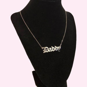 Collar con placa de identificación Papá