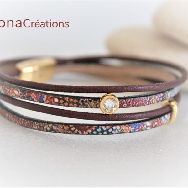 Bracelet cuir Lacet Fleuri multicolore Cordon Bordeaux, petits passants zamak doré et swarovski, bracelet élégant