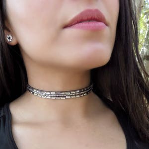 Layered Choker, Grauer Choker, Choker Halskette, Wildleder Choker, Feine Choker, Dreifach Choker, Mode Choker, Minimal Choker, Trendy