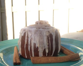 Hand rolled cinnamon bun candles