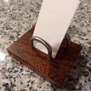 Titular de la tarjeta de visita de escritorio / Hermoso titular de la tarjeta de visita de escritorio de madera de olmo y metal / Orientación vertical u horizontal de la tarjeta de visita