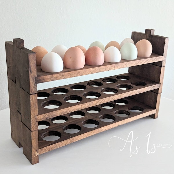 Rangement dans une caisse à œufs, porte-oeufs de poule en bois de récupération, caille, support de produits frais de la ferme, porte-dosettes de café, étagère de cuisine, printemps, fête des mères