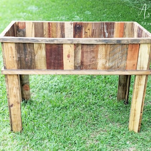 Staande tuinkist van gerecycled hout: rustieke boerderijplanter