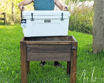 Rustic Reclaimed Wood Cooler Stand: Outdoor Party Accessory