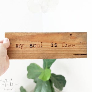 My Soul Is Free Holzschild mit Spruch: Altholz, inspirierende Dekoration