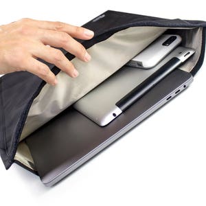 Bolsa Faraday sem janela Mission Darkness para laptops // Capa de bloqueio de sinal para laptops + eletrônicos grandes // Anti-hacking, anti-rastreamento