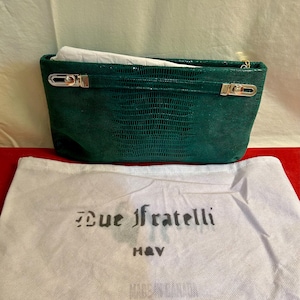 Bolso bandolera/cartera vintage Due Fratelli Canada de ante verde brillante con relieve y bolsa guardapolvo