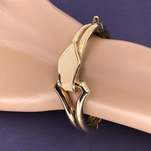 Joseph Mazer (Jomaz) Gold Tone & Ivory Enamel Foldover Design Vintage Bangle Bracelet