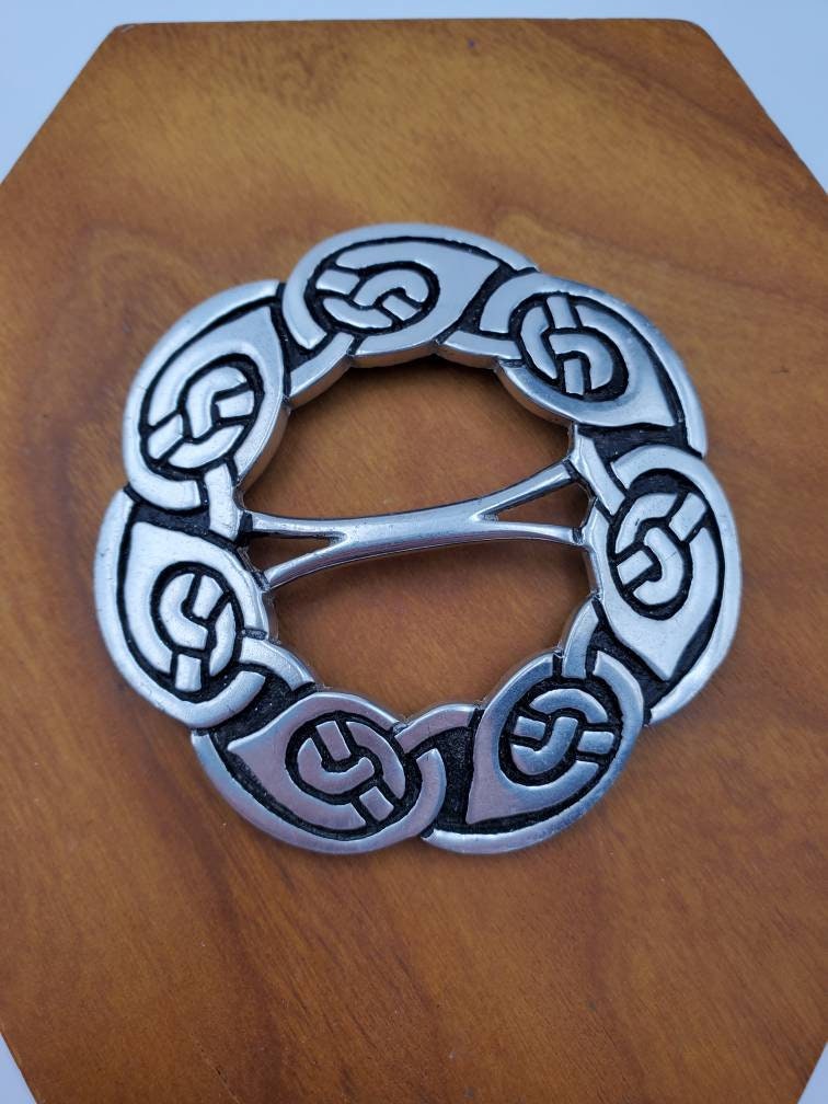 Women :: Accessories :: Celtic Knot (L) Pewter Scarf Ring/Brooch