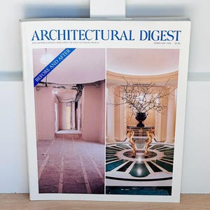 Könnte beinhalten: Architektur Digest Magazin vom Februar '94. Das Cover zeigt ein geteiltes Bild mit dem Thema 'Vorher und Nachher'. Das Magazin präsentiert feines Interior Design.