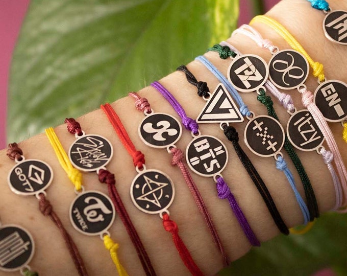 Bracelets K Pop Bts, Ateez, Stray kids, Seventeen, (G)I-dle, TxT, The Boyz, ZB1, bracelets en macramé, fandoms k-pop, atiny, stay, logo Kpop