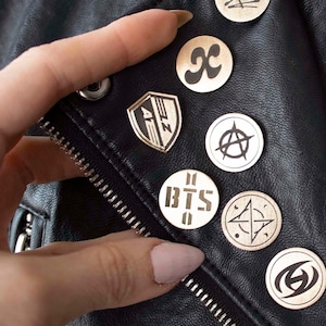 K-Pop Anstecknadeln ATEEZ Pins, Streuner Kinder Pins BTS Seventeen Twice Xikers, K-Pop Pins, ATEEZ Logo Fieber Siegelsymbol, Anstecknadeln, Brosche Pin