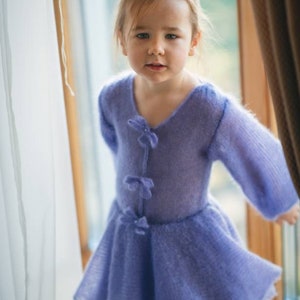 Wide sleeves little girl dress with bows image 1