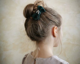 Green velvet hair ribbon with pearls for girls, Christmas beaded velour hair bow, Matching hair bow, Gift for girls