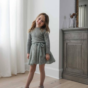 Knitted little girl dress image 2