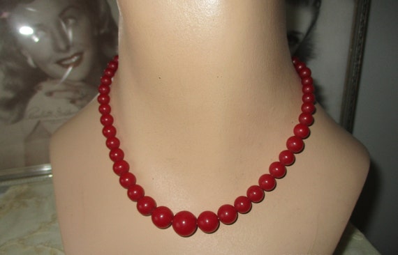 Vintage 1930s 40s Red Bakelite Necklace - image 4