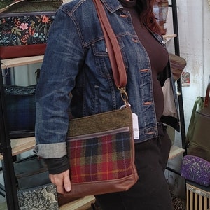 Zippered Tote Bag in Leather and Harris Tweed with a Crossbody Strap. Dark Autumn Plaid, Moss Green Highland Inspired Purse. Made in Canada image 7