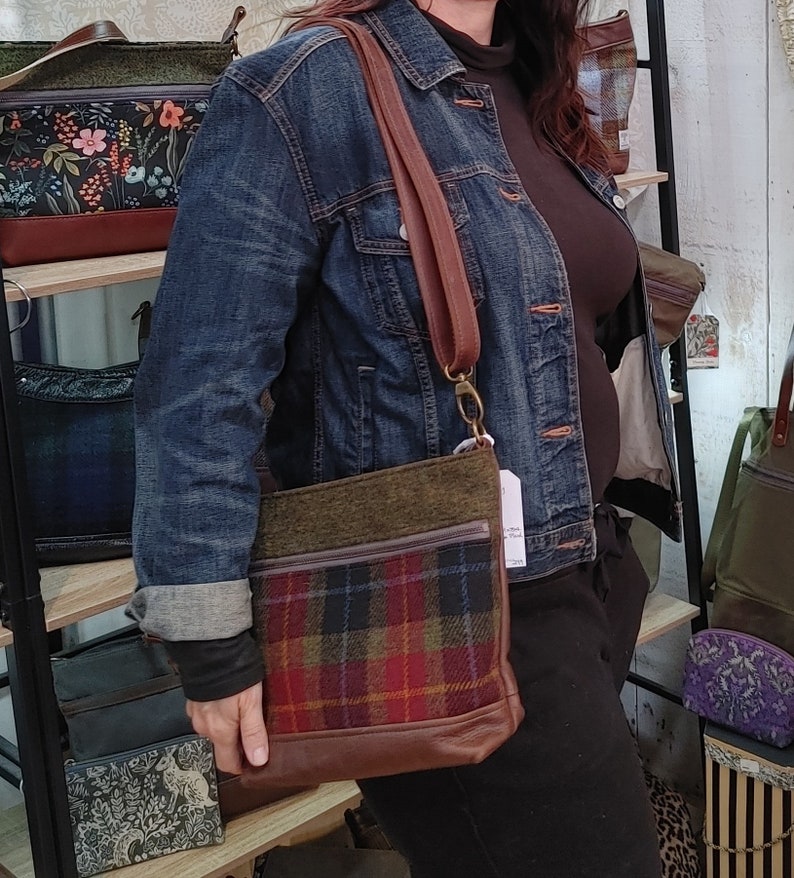 Zippered Tote Bag in Leather and Harris Tweed with a Crossbody Strap. Dark Autumn Plaid, Moss Green Highland Inspired Purse. Made in Canada image 7