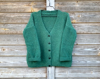 Relaxed pure wool cardigan in green, Casual  wool woman cardigan, Boxy fit relaxed green cardigan, Knitted lambswool cardigan
