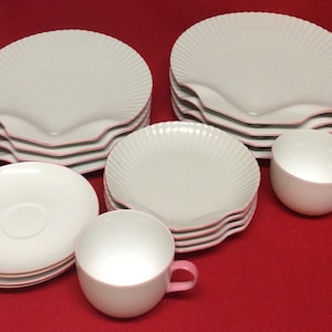 Mikasa &quot;Theater Nights&quot; Intermission L951 White Shell Pink Rim Dinner Set For 4 Made In Japan