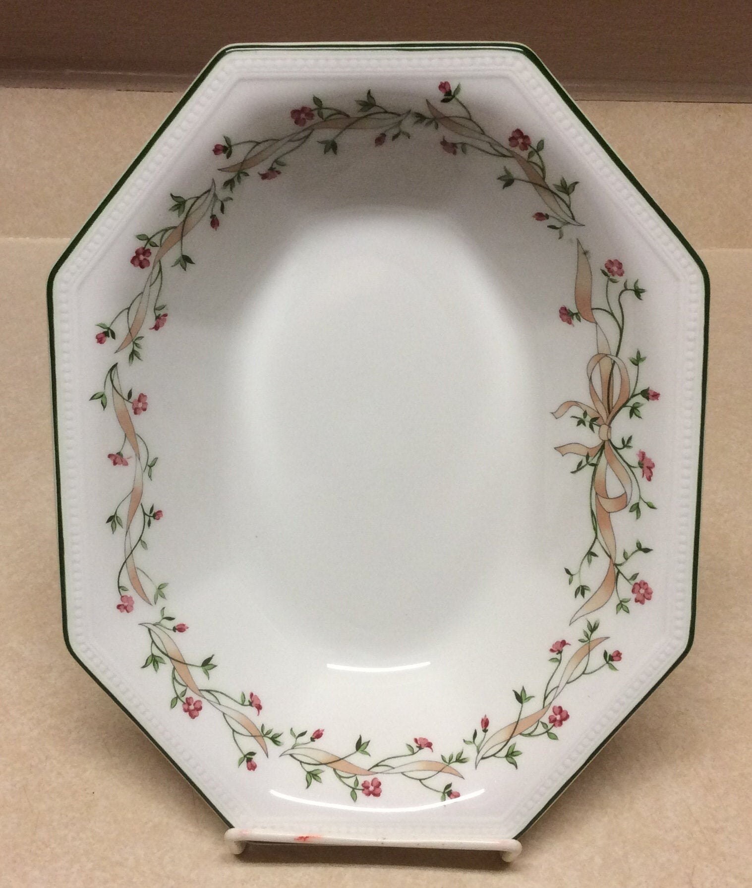 Johnson Brothers Fine English Tableware Eternal Beau Pattern Octagon
