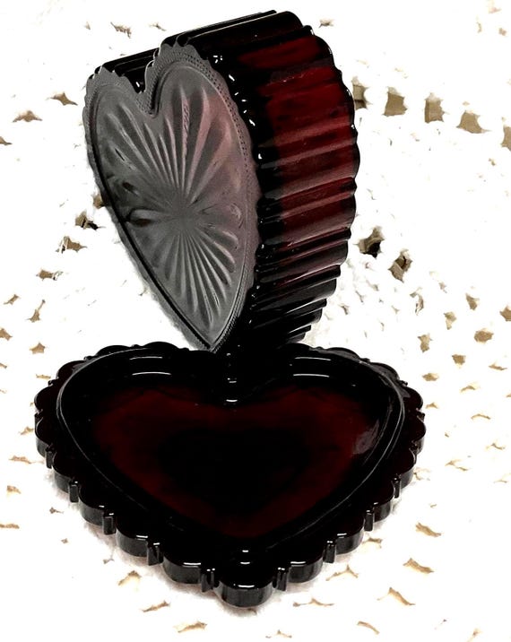Avon Cape Cod Ruby Red Collection Glass Heart Tri… - image 3