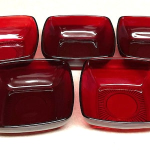 Juego de 5 cuencos cuadrados de cristal con diseño de ancla vintage en rojo rubí.