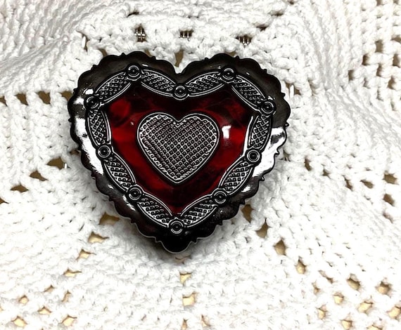 Avon Cape Cod Ruby Red Collection Glass Heart Tri… - image 1