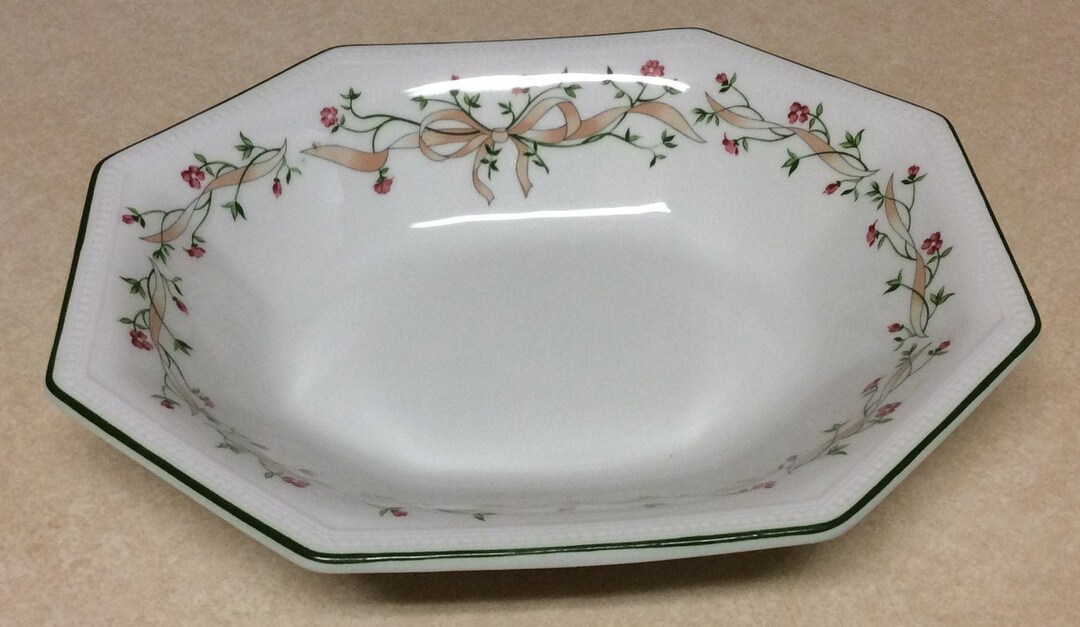Johnson Brothers Fine English Tableware Eternal Beau Pattern Octagon