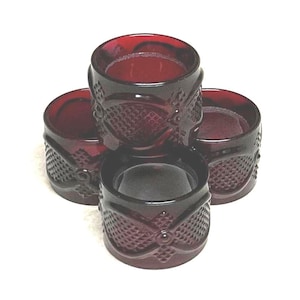 Conjunto de 4 ou 3 anéis de guardanapo Avon Cape Cod Ruby Red vintage, novos na caixa.
