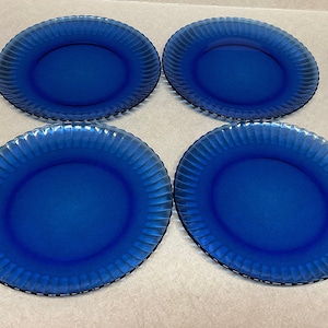 Juego de 4 platos redondos vintage de vidrio azul cobalto para almuerzo o cena