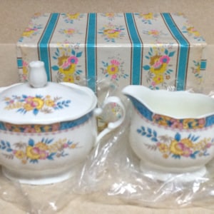 Mikasa Bone China A8-201 Hospitality Pattern Creamer & Covered Sugar Bowl Set Blue White Yellow Flowers Made In Japan