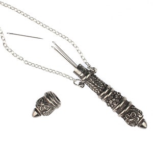 Porta spille rococò, collana di ispirazione vittoriana