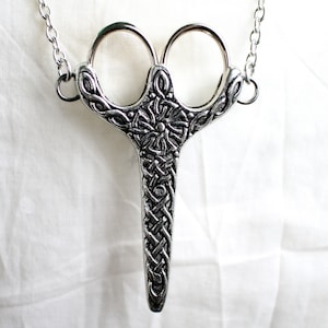 Forbici da ricamo vittoriane con nodo irlandese vintage e chatelaine