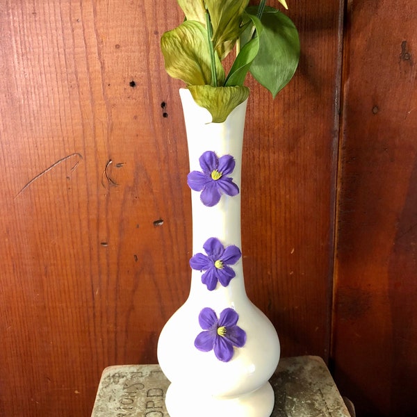 Pretty Vintage Floral Bud Vase from the 1970's / Teleflora by Haeger / Sweet and Feminine Decor